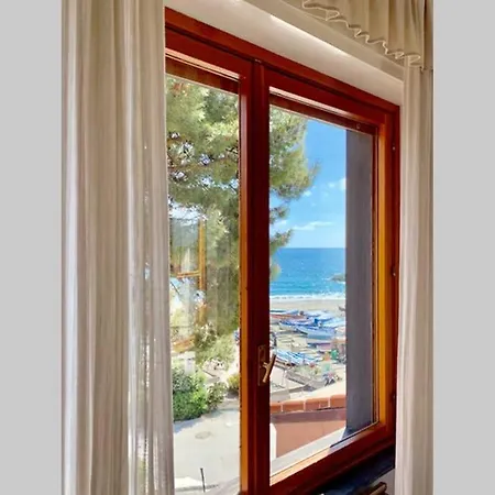 Monterosso '60 דירה